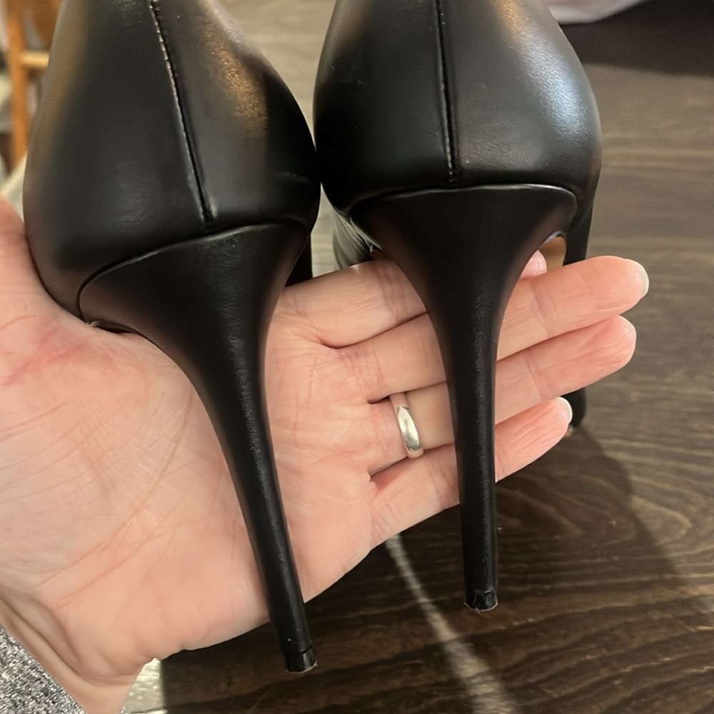 Karl Lagerfeld Paris Calise Pointed Toe Pump - Picture 5 of 9